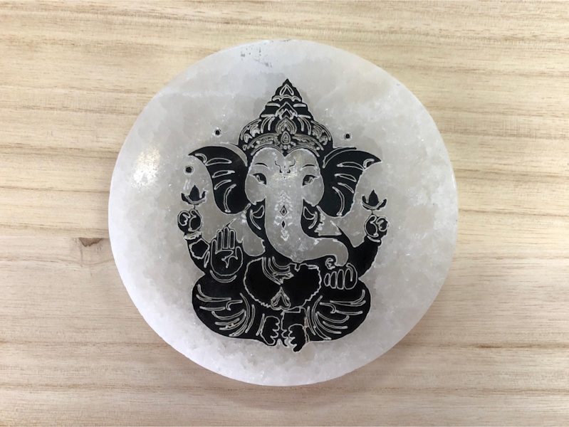 Plato Selenita Ganesh 10 cm